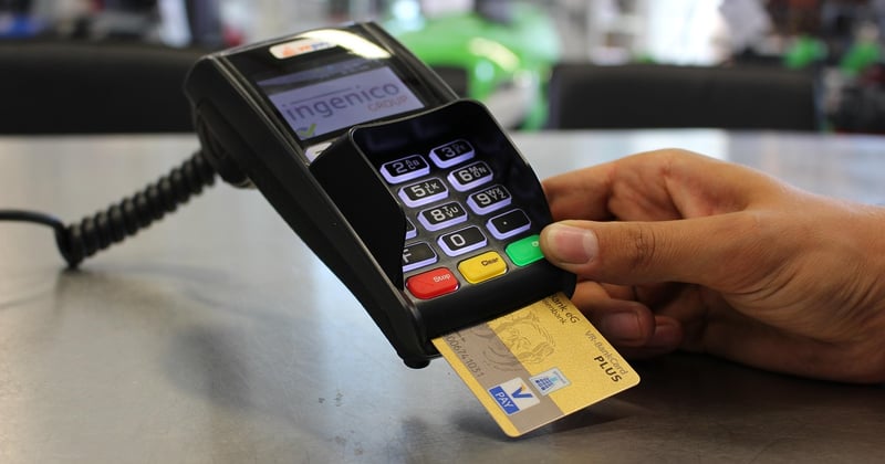 e carte bleue La Banque Postale nomade : l'option idéale pour voyager