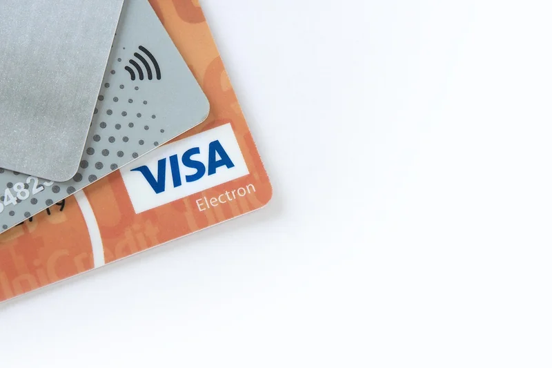 Comparatif : e-carte nomade vs carte physique