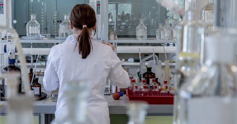 Signalétique hôpital pour entreprise à Nantes : la solution clé pour guider vos visiteurs